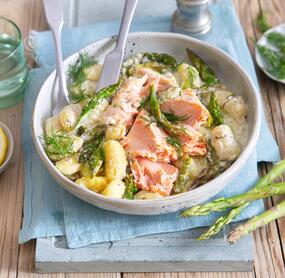 Lachs-Spargel-Gnocchi mit Dill-Rahm