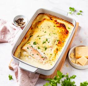 Lachs aus dem Ofen in Parmesan-Soße