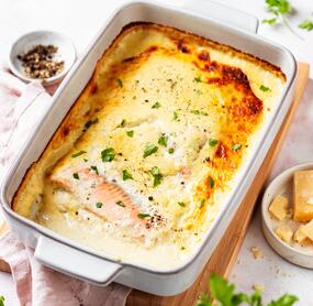 Lachs aus dem Ofen in Parmesan-Soße