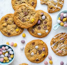 Oster-Cookies mit Schokoeiern