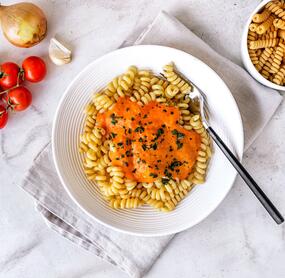 Tomaten-Zwiebel-Pasta