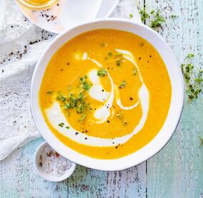 Möhrensuppe mit Joghurt