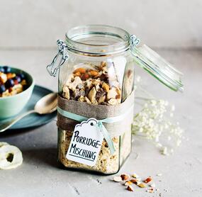 Porridge-Mischung mit Apfel und Zimt