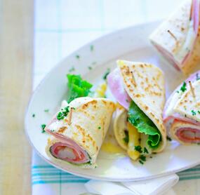 Spargel-Schinken-Röllchen mit Tortilla-Wraps