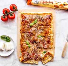 Blätterteig-Bites Tomate-Mozzarella