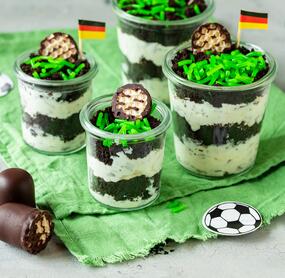 Fußball-Schaumkuss-Dessert