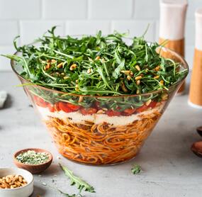 Italienischer Spaghetti-Schichtsalat