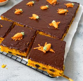 Karottenkuchen vom Blech mit Schokoglasur