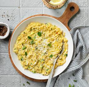 Cremiges Zucchini-Orzotto