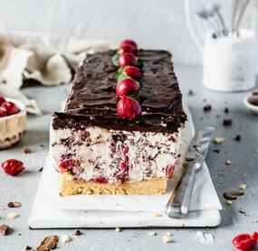 Stracciatella-Kirsch-Kuchen ohne Backen