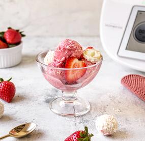 Erdbeer-„Raffaello“-Eis