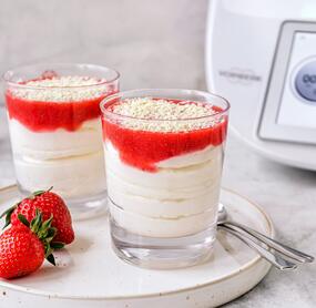 Spaghettieis-Dessert im Glas