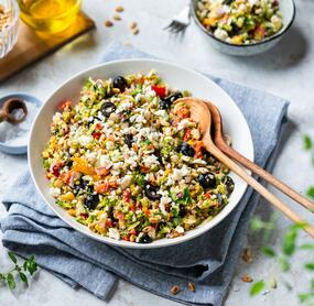 Brokkolisalat Greek Style