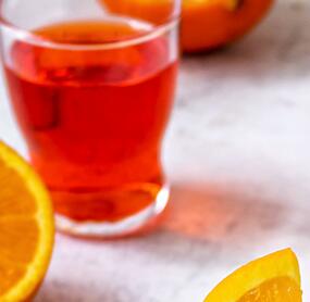 Cremiges „Aperol”-Orangen-Eis