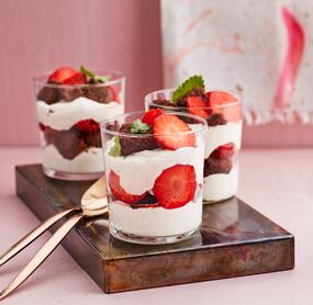 Erdbeer-Bananen-Schoko-Trifle