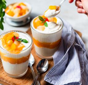 Quark mit Cocktailfrüchten