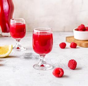 Sommerlicher Himbeerlikör
