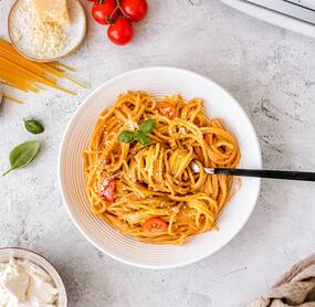 Cremige Ricotta-Tomaten-Pasta