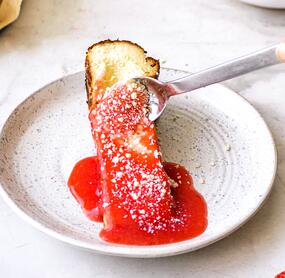San Se­bas­tián Cheesecake Spaghetti-Eis Style