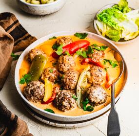 Hackbällchen in Paprika-Rahm-Soße