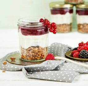 Schnelles Beerentiramisu im Glas