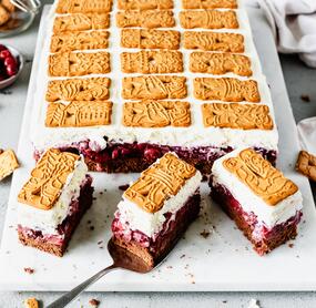 Spekulatiuskeks-Schokokuchen mit Kirschen