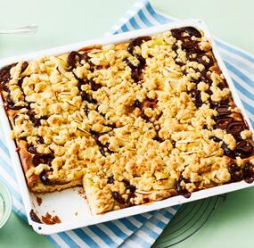 Zwetschgen-Apfel-Blechkuchen