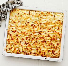 Buttermilch-Blechkuchen mit Apfel