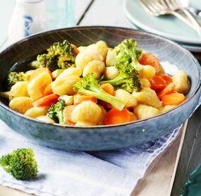 Gemüse-Gnocchi-Pfanne mit Gorgonzolasoße