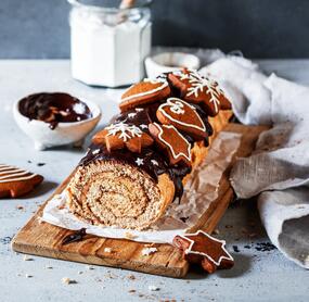 Weihnachtliche Lebkuchen-Biskuitrolle
