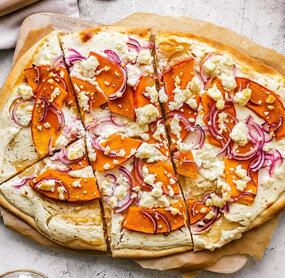 Flammkuchen mit Kürbis und Feta