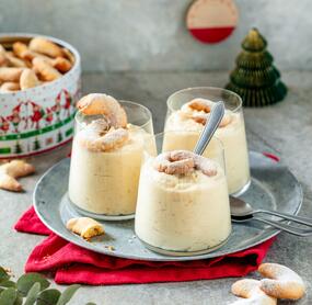 Weißes Vanillekipferl-Creme-Dessert