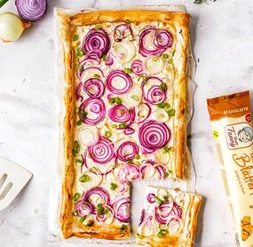 Schnelle Zwiebelgalette vom Blech für deine Gäste