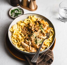 Zwiebel-Rahm-Geschnetzeltes mit Spätzle