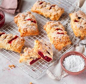Kleine Kirsch-Streusel-Küchlein „auf die Hand“