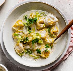 Cremige Käse-Lauch-Tortellini