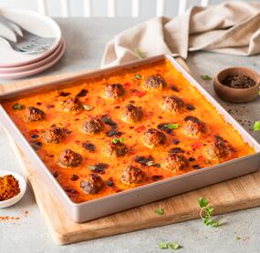 Ofen-Frikadellen mit Paprikarahm