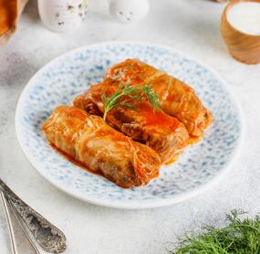 Polnische Kohlrouladen in Tomatensauce