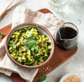 Asiatischer Gurkensalat