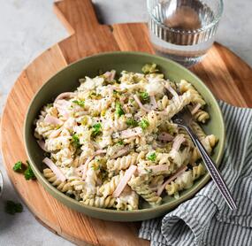 Nudeln mit Fleischwurst und Gewürzgurken