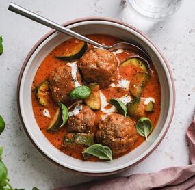 Italienischer Zucchinitopf mit Hackbällchen