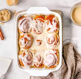 Zimtschnecken mit Eierlikörguss