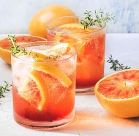Erfrischender Grapefruit-Spritz ohne Alkohol