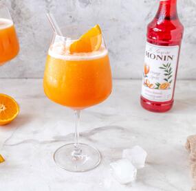 Alkoholfreier Frozen Orange Spritz