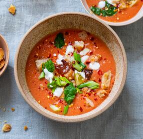 15-Minuten-Gazpacho mit Joghurt