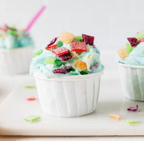 „McFlurry“ Eis mit Hitchies Drachenzungen