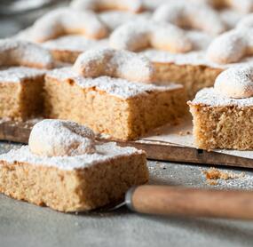 Seidiger Vanillekipferlkuchen vom Blech
