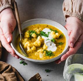 Goldene Blumenkohl-Linsensuppe