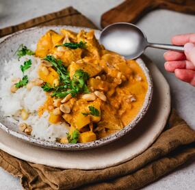 Indisches Curry-Hähnchen mit Kokos-Reis