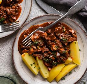 Winter-Geschnetzeltes mit Rotwein-Rahm